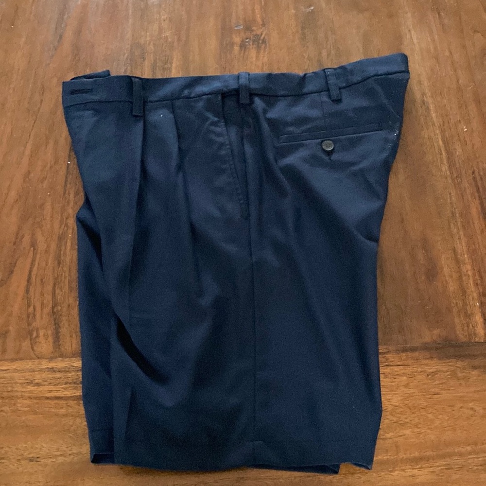 Men golf shorts, navy size 36, haggar Cool 18 Pro